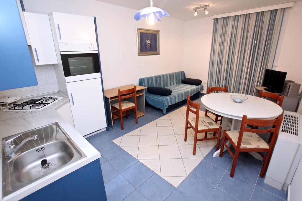 Smirna Apartment *