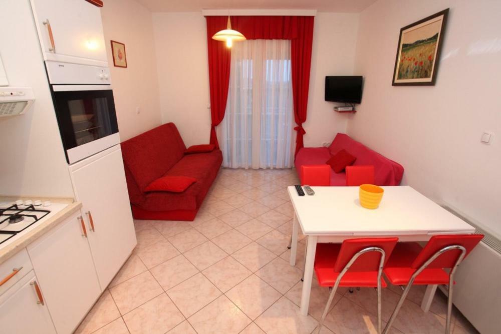 Apartment Smirna *