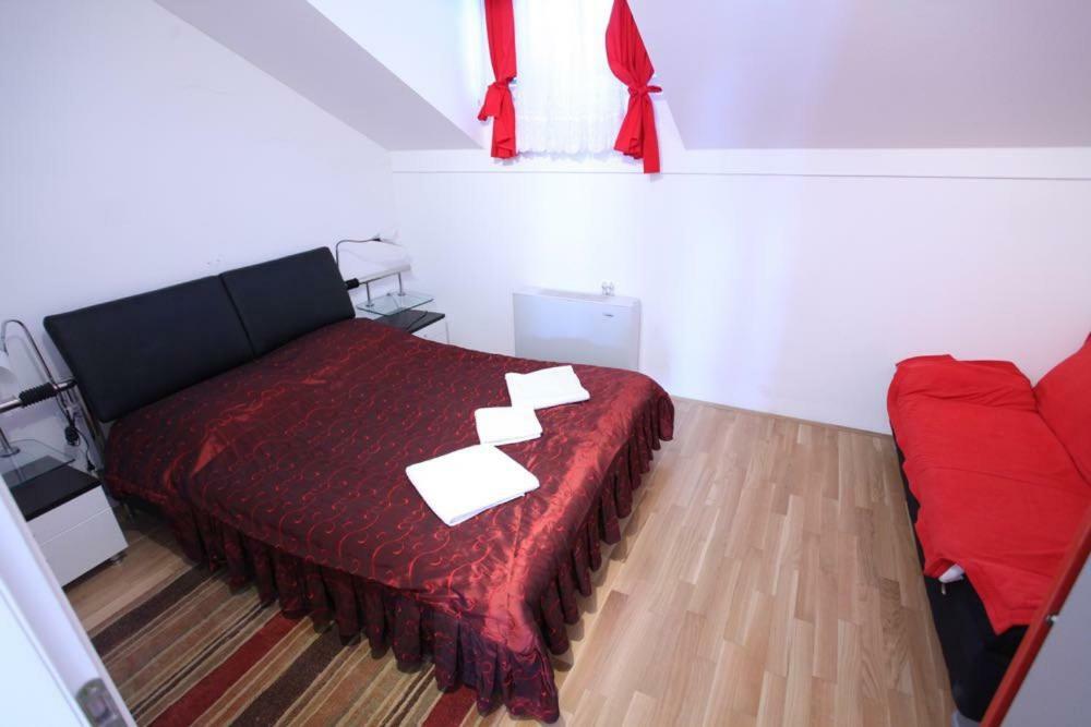Smirna Apartment *